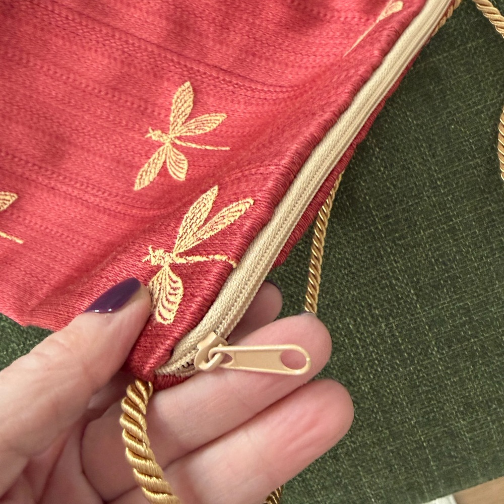 NWOT Red Dragonfly Patterned Crossbody Bag - Picture 4 of 7